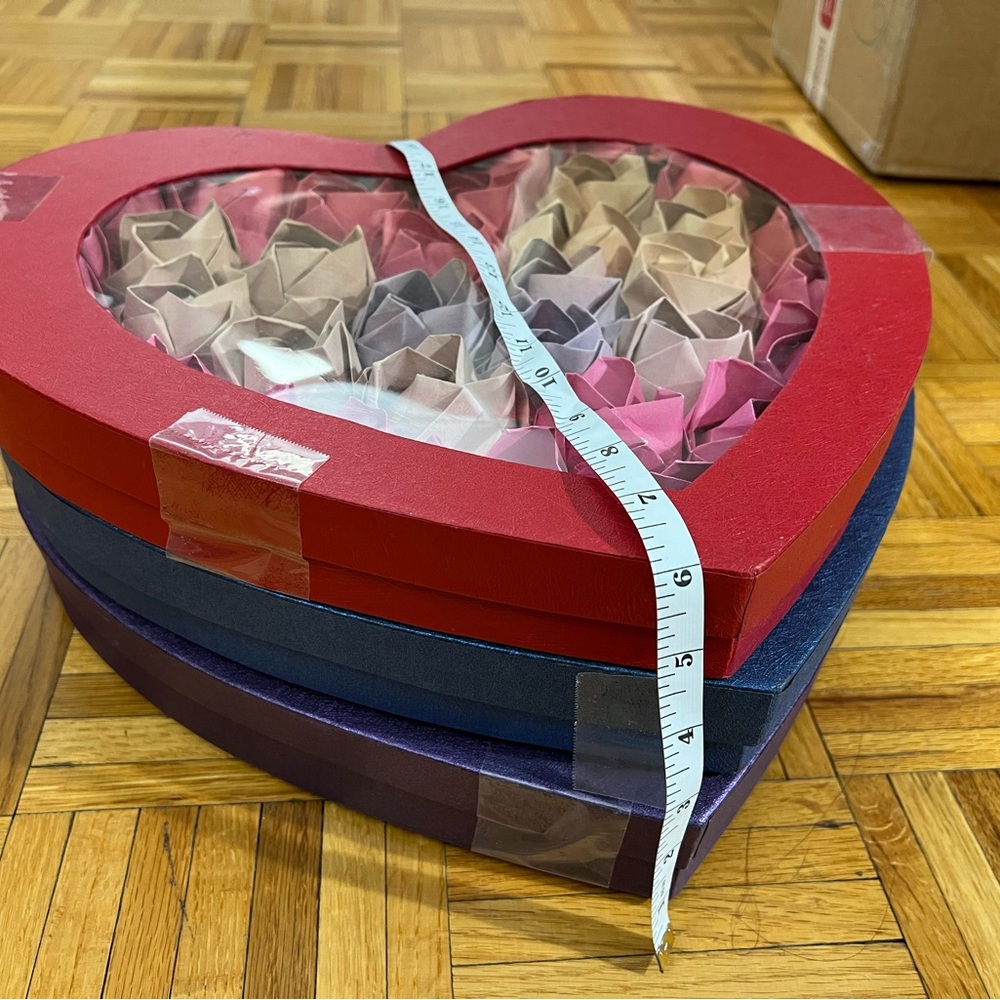 Heart-Shaped Box Set with Colorful Hand-crafted Paper Roses - Picture 5 of 5